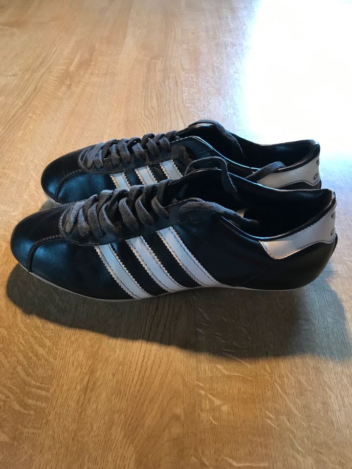Vintage-Adidas-Leder-Fußball-Schuhe-Sevilla in Liebenau