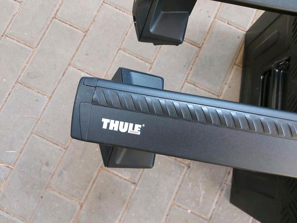 Thule Wingbar black VW Golf V + Thule one key 12er in Dresden