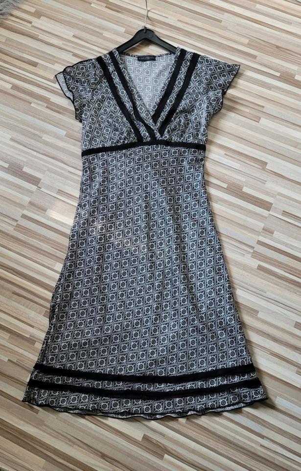 Le trou d' aiguille Kleid, Sommerkleid, langes Kleid schwarzweiß in Wedel