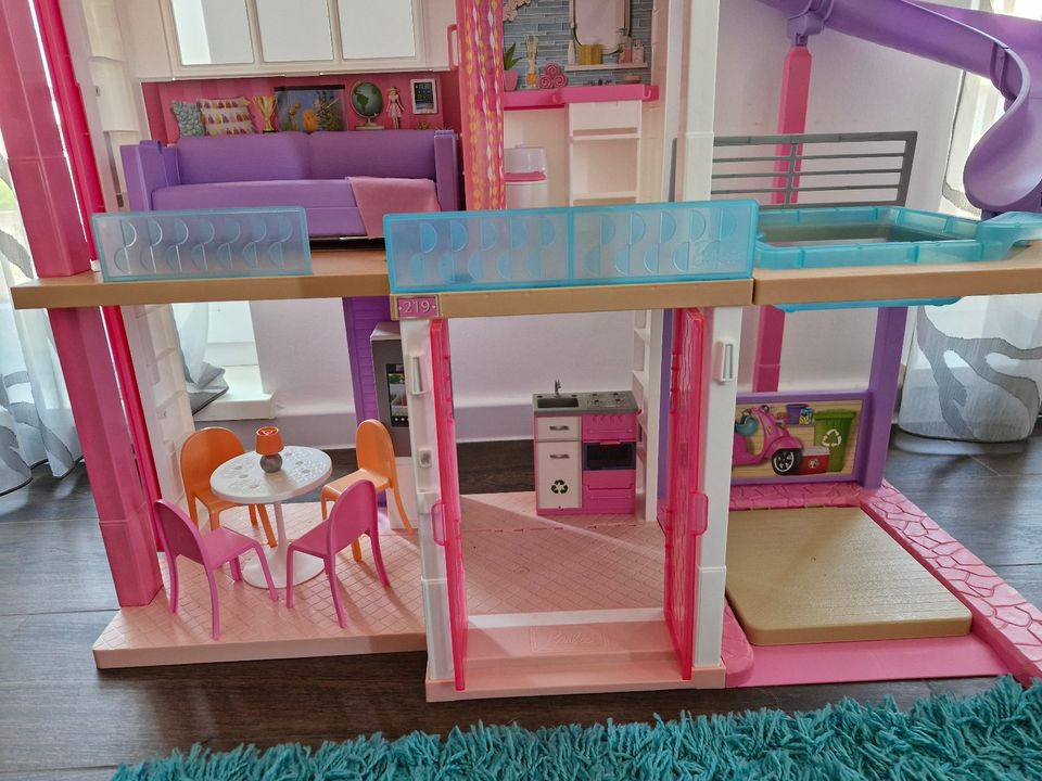 Barbie Puppenhaus Dream House in Schwalbach