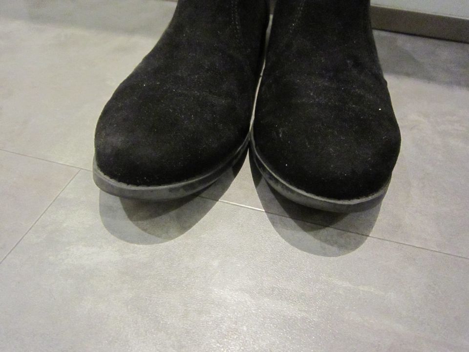 Schuhe Stiefeletten Wildleder Gr.39 H&M Schwarz in Mömlingen