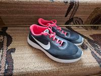 Nike Turnschuhe Gr.38 sehr guter Zustand Hessen - Bad Wildungen Vorschau