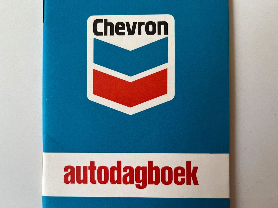 Chevron Autotagebuch/Fahrtenbuch Oldtimer 60er Jahre NEU in Aachen