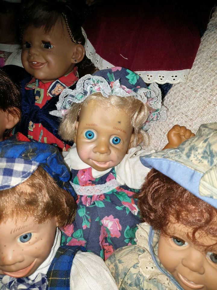 12 Gesichts Puppen in Hamburg