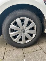 Stahlfelgen auf Winterreifen 205/60/R16 VW Radkappen Frankfurt am Main - Kalbach Vorschau