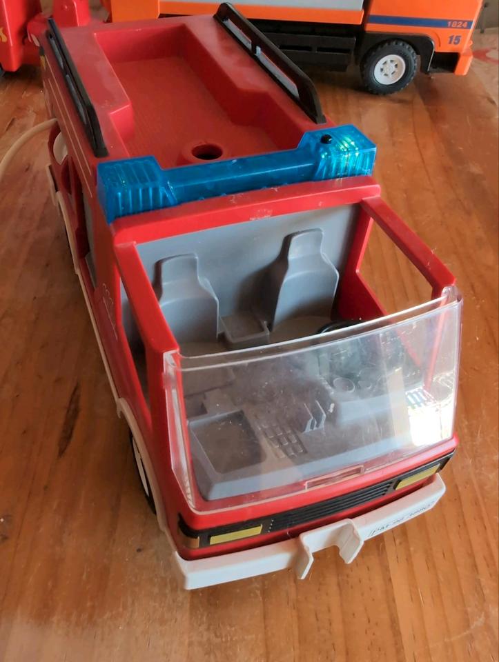 Playmobil Feuerwehrauto – Rot mit Schlauch und blinkender Sirene in Ampfing