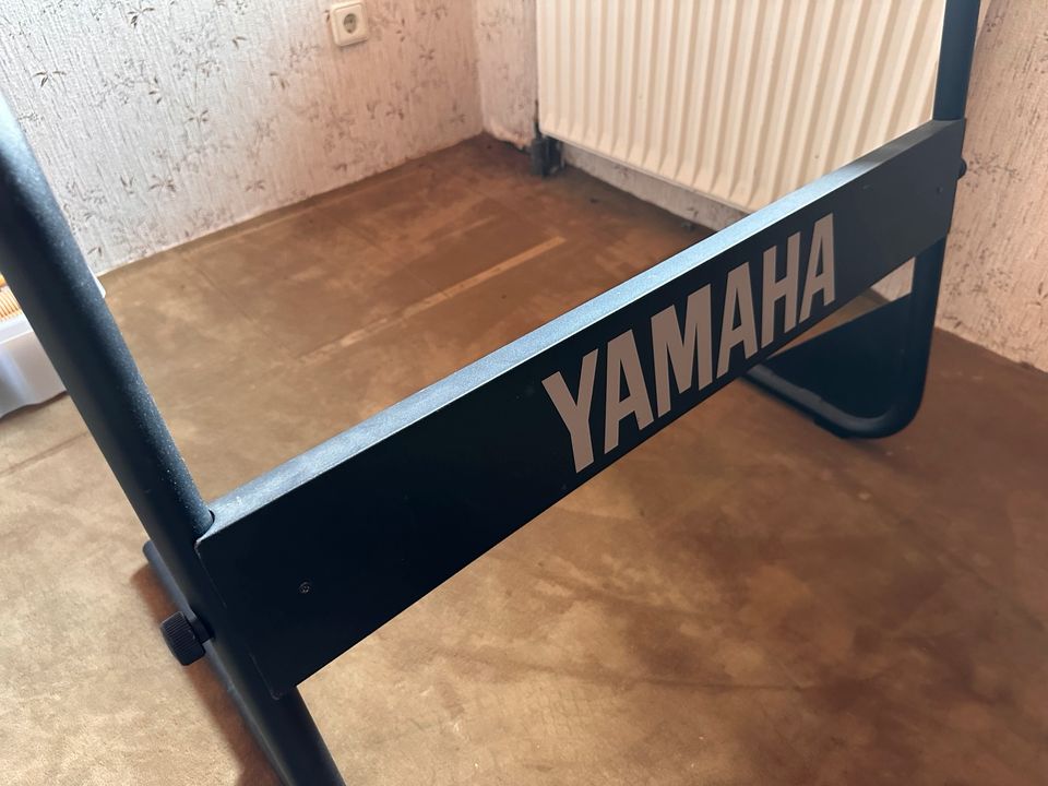 Yamaha Keyboardständer in Bünde
