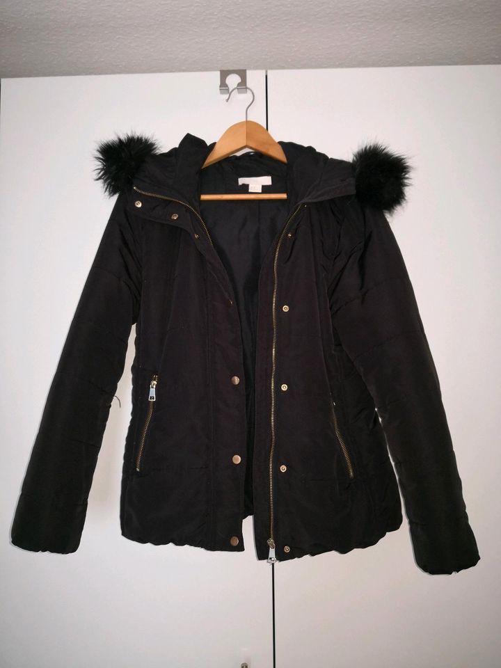 Winterjacke von H&M in Marbach am Neckar