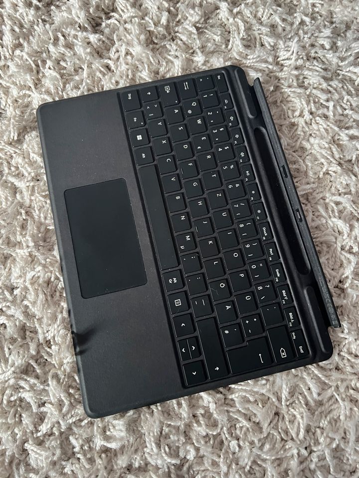 Microsoft Surface pro 9 256Gb - mit Tastatur in Allendorf