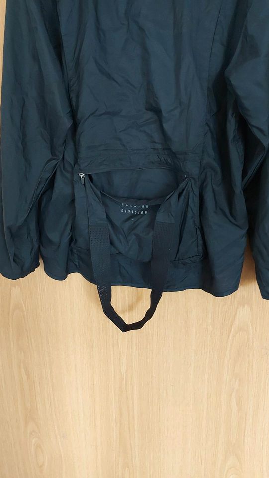 Nike Jacke/Windbreaker Gr.M in Hohe Börde