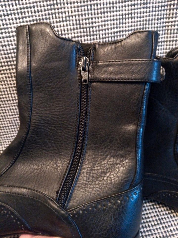 Neu ♥️ Stiefeletten Boots 41 schwarz Leder in Berlin