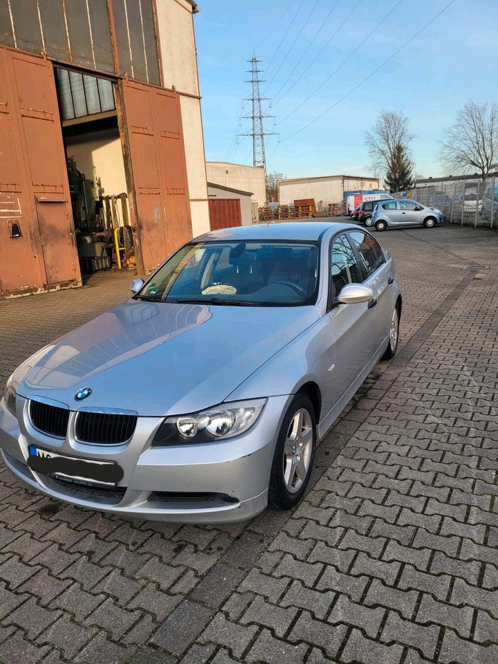 Bmw 318i limousine in Moers