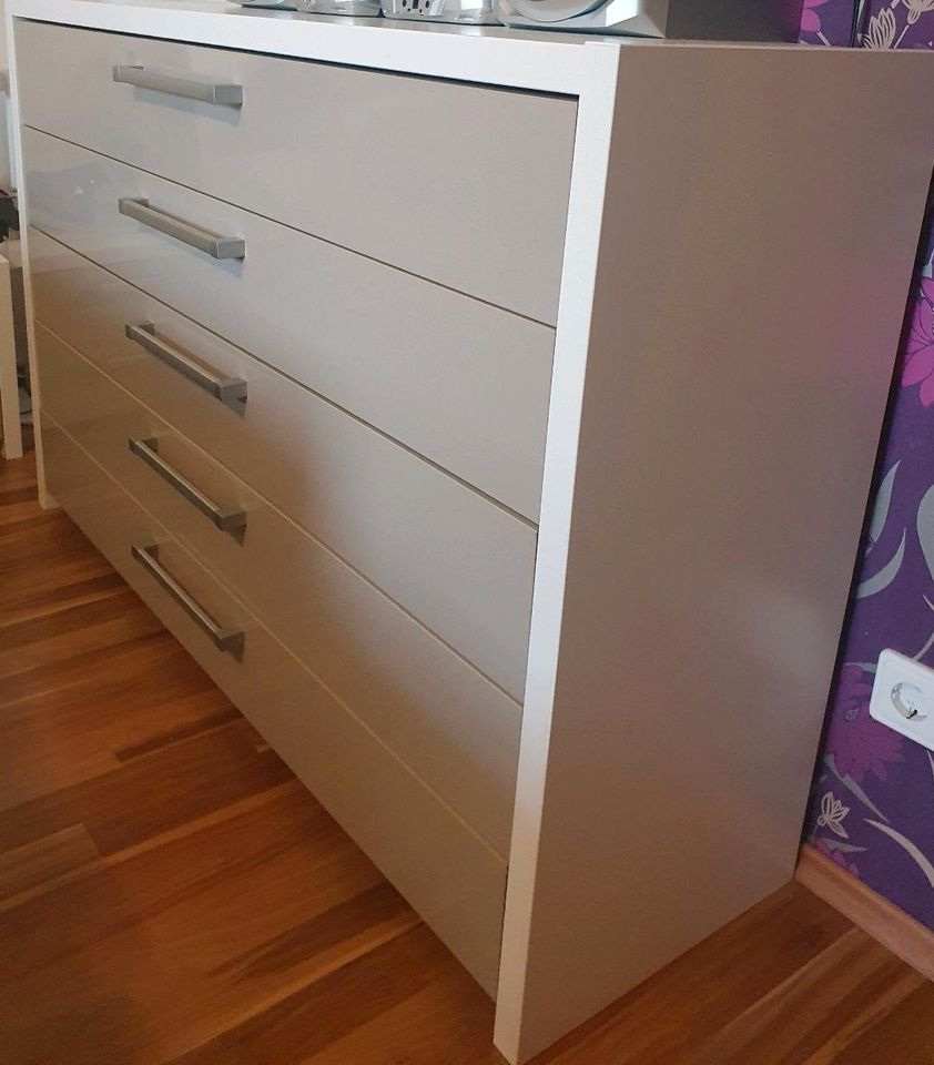 Schlafzimmer,Bett,Schwebetürenschrank,Kommode,Kleiderschrank in Solingen