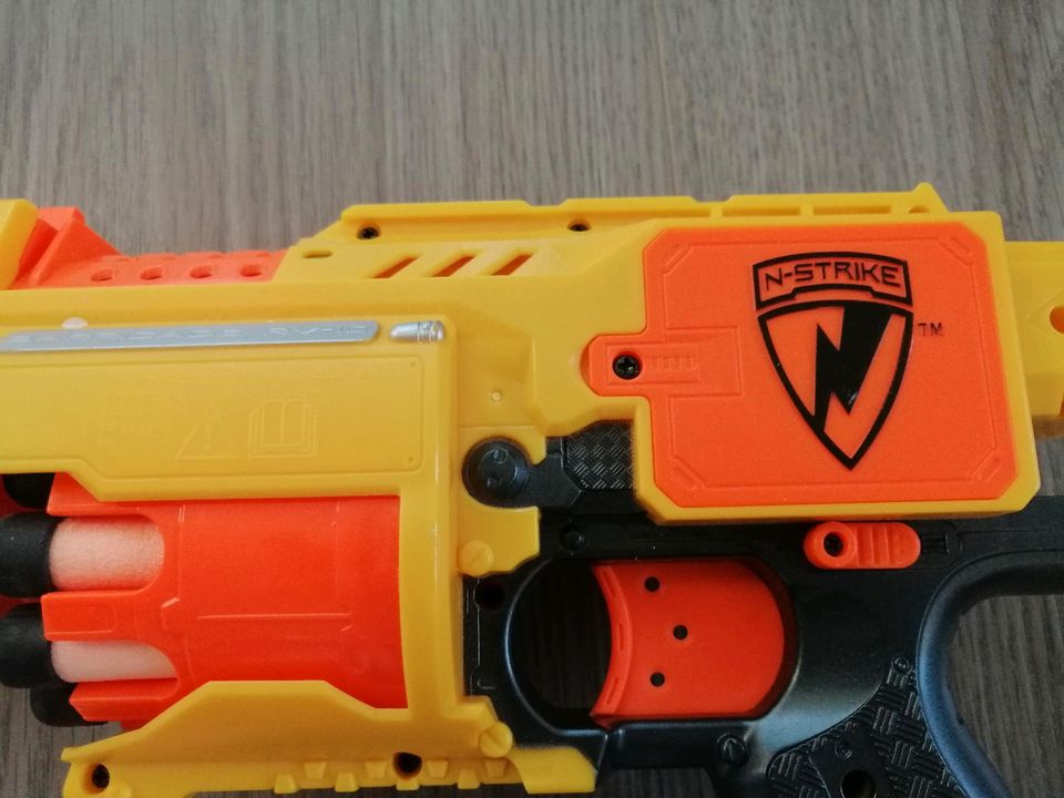 Nerf Barricade RV-10 mit 38 Pfeilen in Bassum