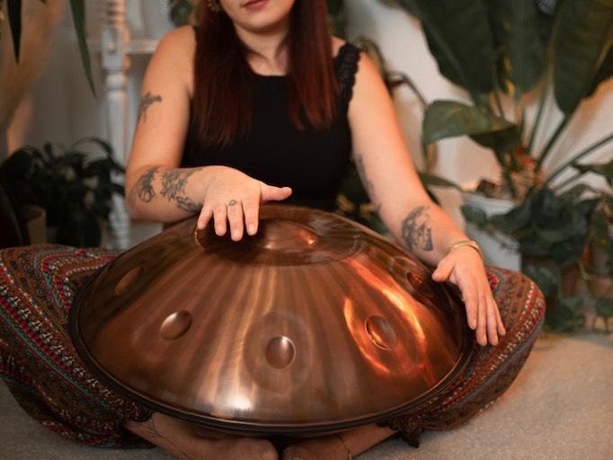 Aelo Handpans im Handpan Showroom Saarland probespielen & kaufen in Illingen