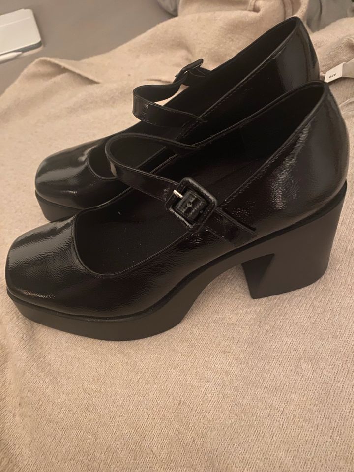 Plataeu Schuhe ASOS in Neumünster