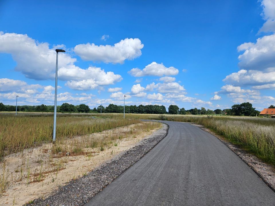 Mit Grundstück, ein Bungalow, der begeistert in Flettmar. in Müden