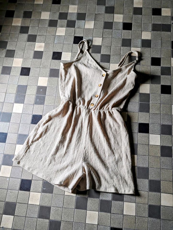 Jumpsuit, kurz Gr. M/L, neuwertig in Hamburg