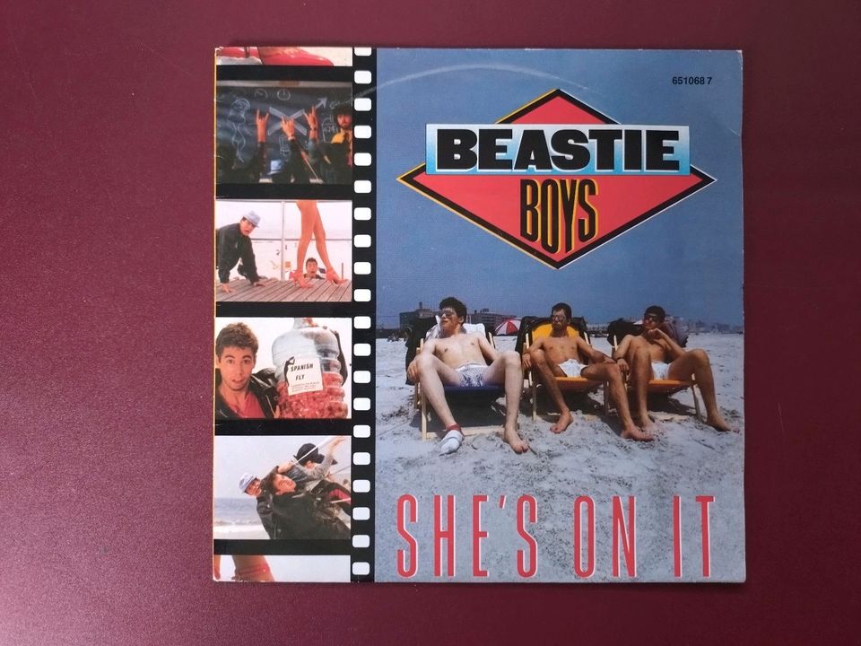 Beastie Boys - She's on it - 7" Vinyl Single - Holland DEF6510687 in Aurich