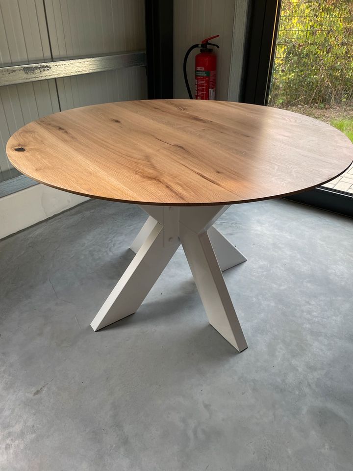 Tisch Rund Eiche Esstisch Konferenztisch Swiss Edge 120cm in  Nordrhein-Westfalen - Monheim am Rhein | eBay Kleinanzeigen ist jetzt  Kleinanzeigen
