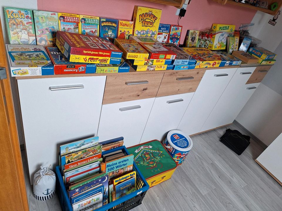 Kinder Spiele / Bücher und weiteres in Schieder-Schwalenberg