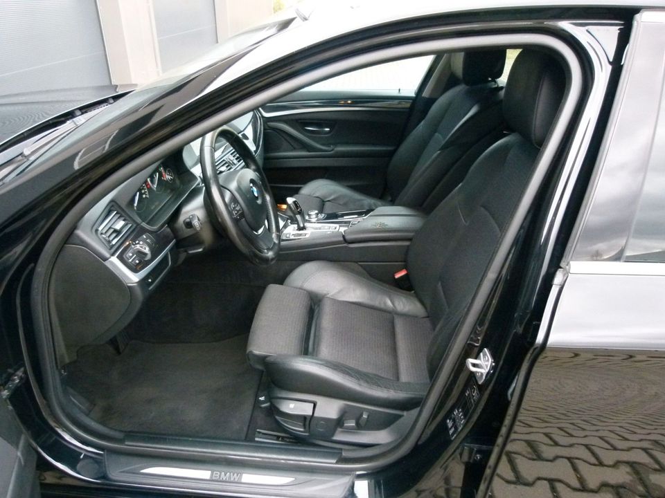 BMW Touring 520d HeadUp Leder Navi AHK Xenon STHZG in Aßlar