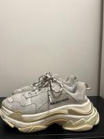 Balenciaga Triple S Mitte - Tiergarten Vorschau