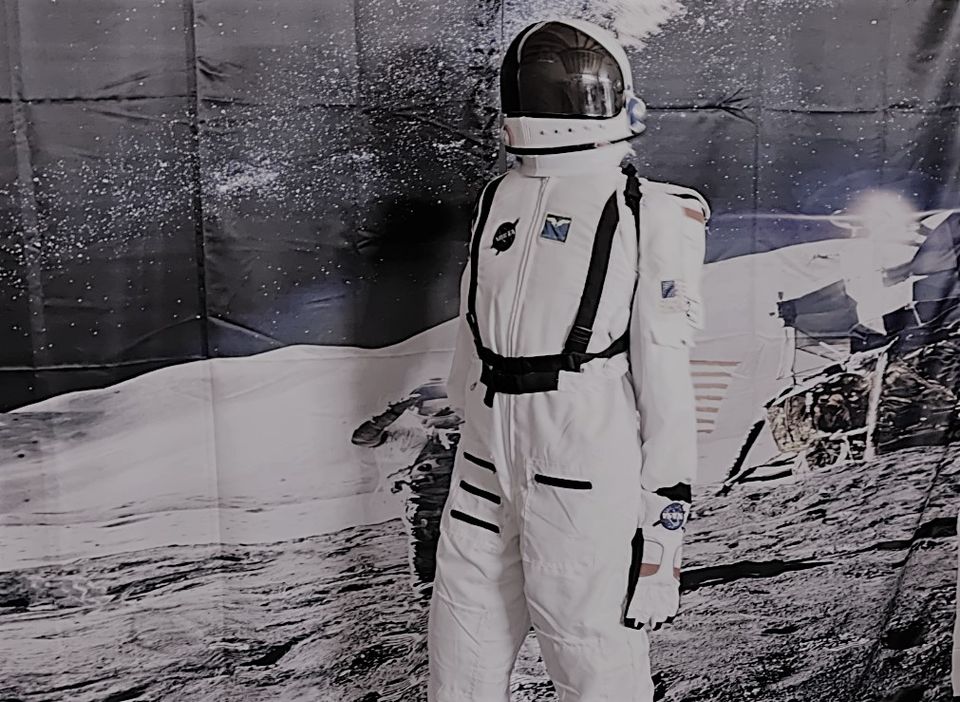 Astronautin lebensgroß -Mondlandung-  (MEGA DEKO-Set) in Gerolstein