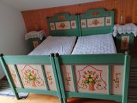 Schlafzimmer mit Nachttischen und Schrank massiv Bayern - Füssen Vorschau