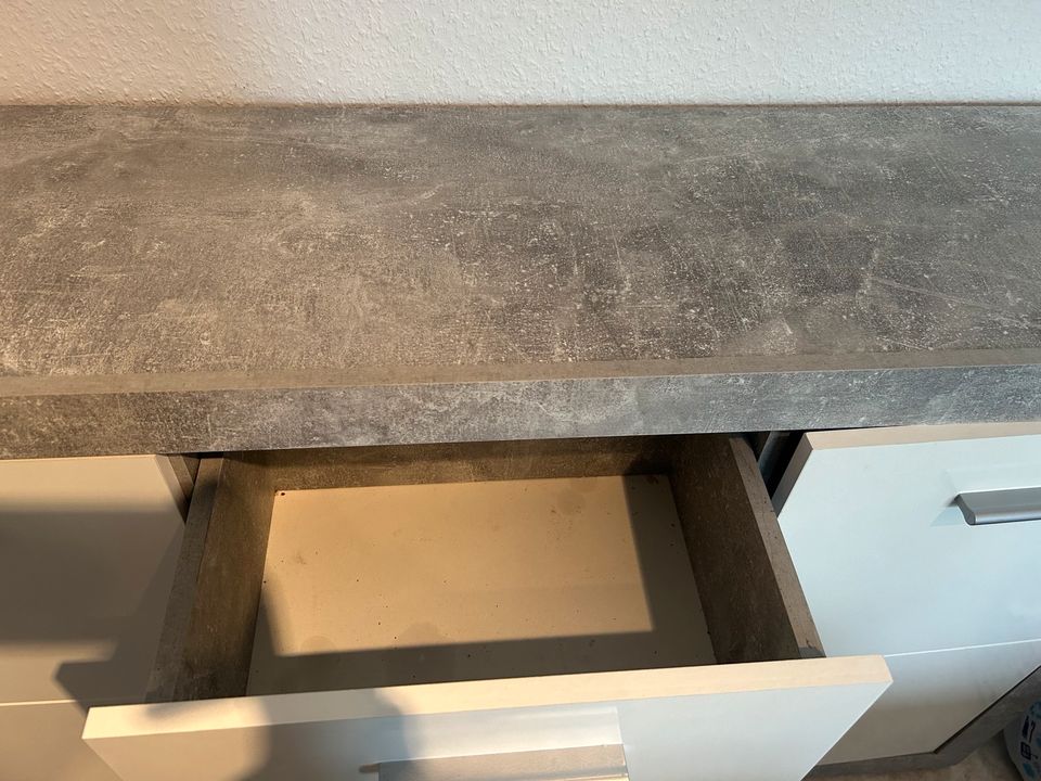 Sideboard Beton-Optik  / Weiß in Altena
