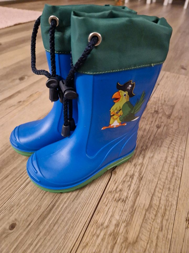 Nagelneue Gummistiefel in Worms