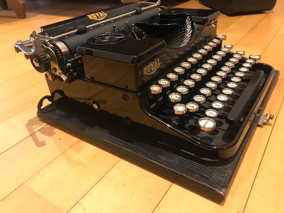 Antike Schreibmaschine Royal in Reutlingen