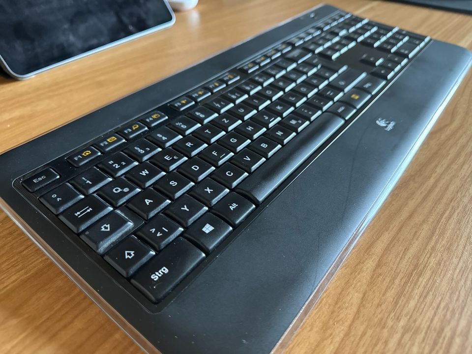 Verkaufe LOGITECH K800 QWERTZ+ LOGITECH M310! WIE NEU!! in Velburg