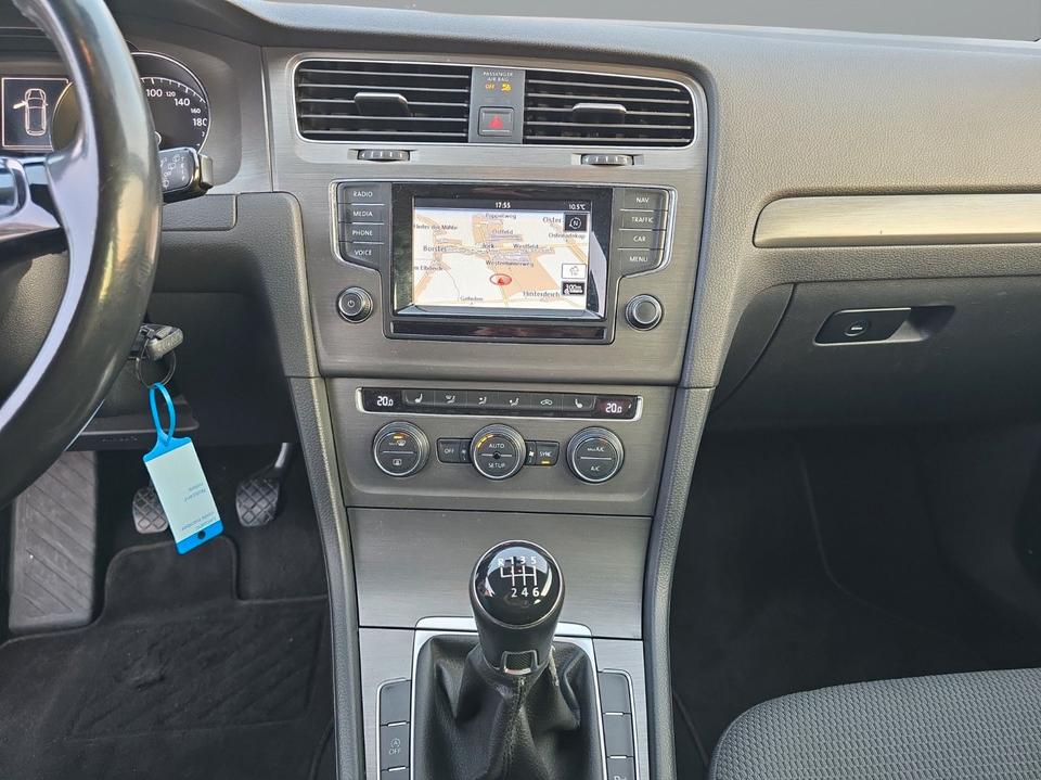 Volkswagen Golf VII Variant  Navi  Klimaaut. TÜV NEU in Jork