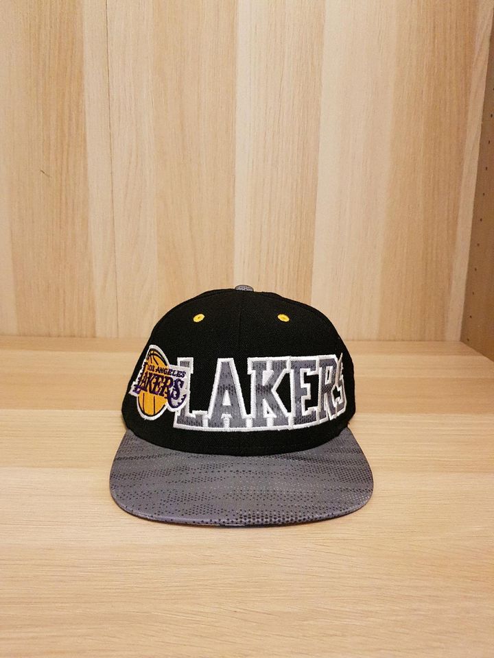 L.A. Lakers Cap Adidas in Nürnberg (Mittelfr)