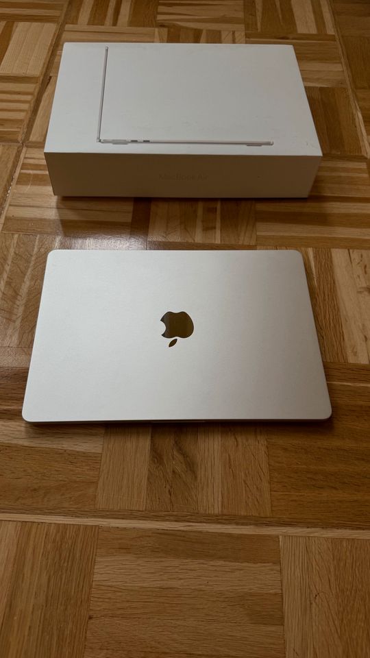 MacBook Air M2 2022 A2681 256GB SSD 8GB RAM polarstern in Dresden