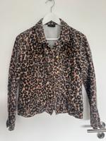 Janina Damen Jeans Jacke Größe 40 Leo Optik Nordrhein-Westfalen - Hückeswagen Vorschau
