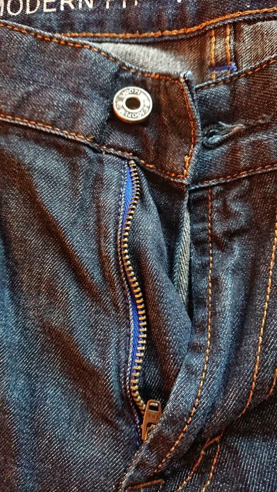 Joop! Jeans dunkelblau neuwertig Modern Fit 36 / 32 in Wermelskirchen