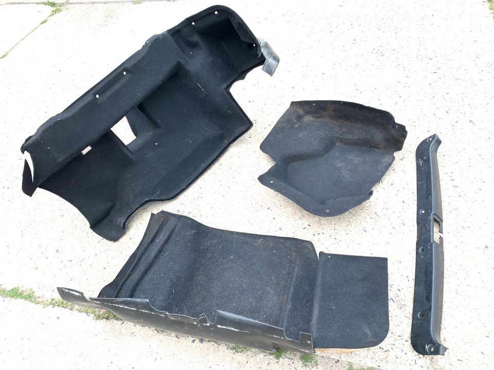 AUDI 80 CABRIO B4 VERKLEIDUNG KOFFERRAUM SCHWARZ TEPPICH HINTEN in Schöneiche bei Berlin