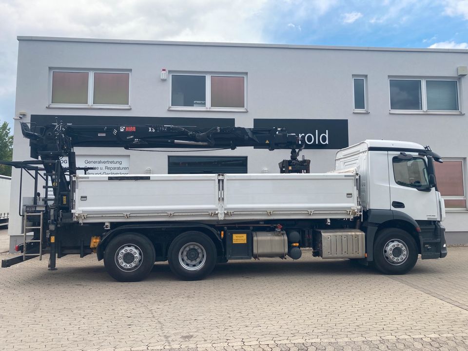 Mercedes Benz Actros / Antos 2536L Kipper mit Heckkran und Zange in Würzburg