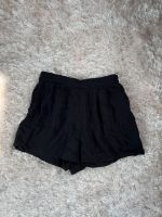 Shorts kurze Hose Stoff schwarz H&M 36 S locker hot pants Hessen - Usingen Vorschau