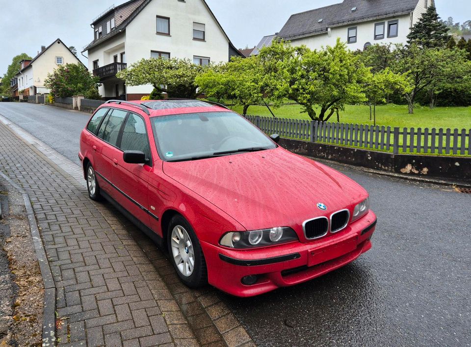 Bmw E39 525d LCi Touring *M Sportpaket II *Imola Rot *1.Hand * in Herborn