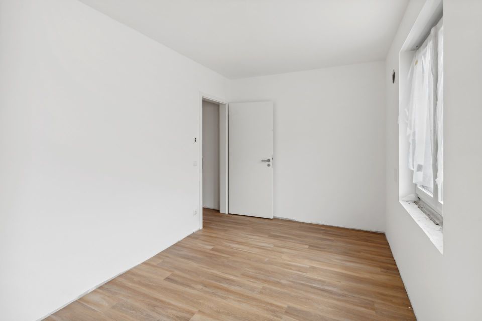 **Erstbezug - Helle 4 Zimmer im Dachgeschoss * separate Küche mit EBK * 2 Bäder * Loggia** in Leipzig