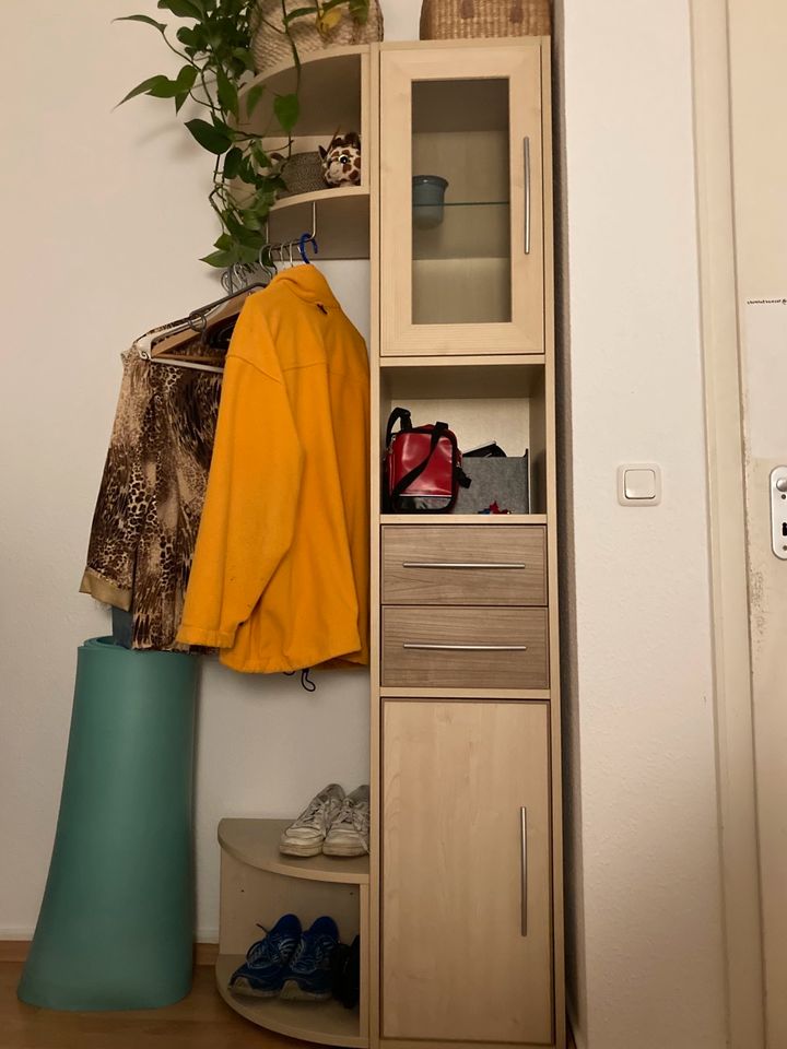 Schrank mit Vitrine in Köln