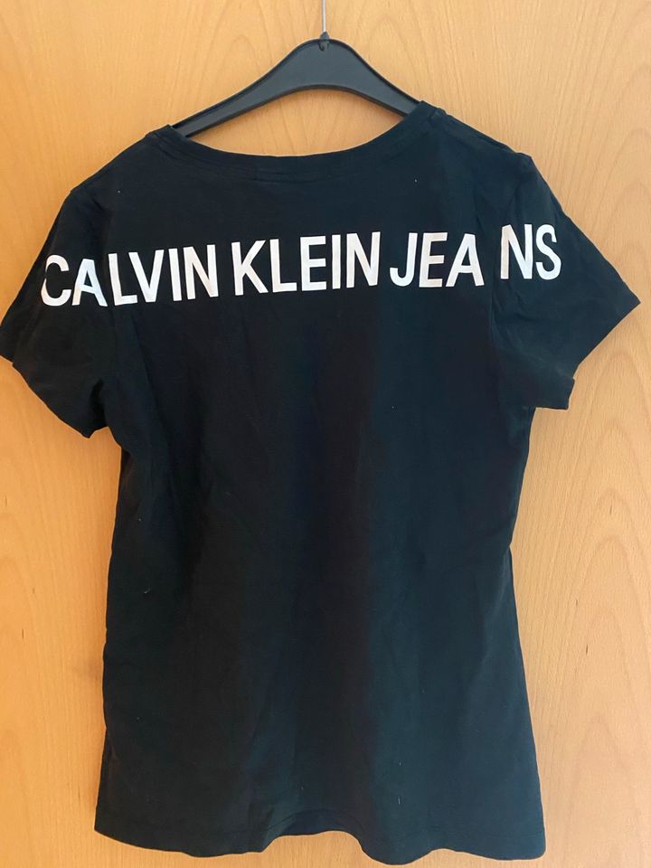 Calvin Klein T-Shirt schwarz top in Moosthenning