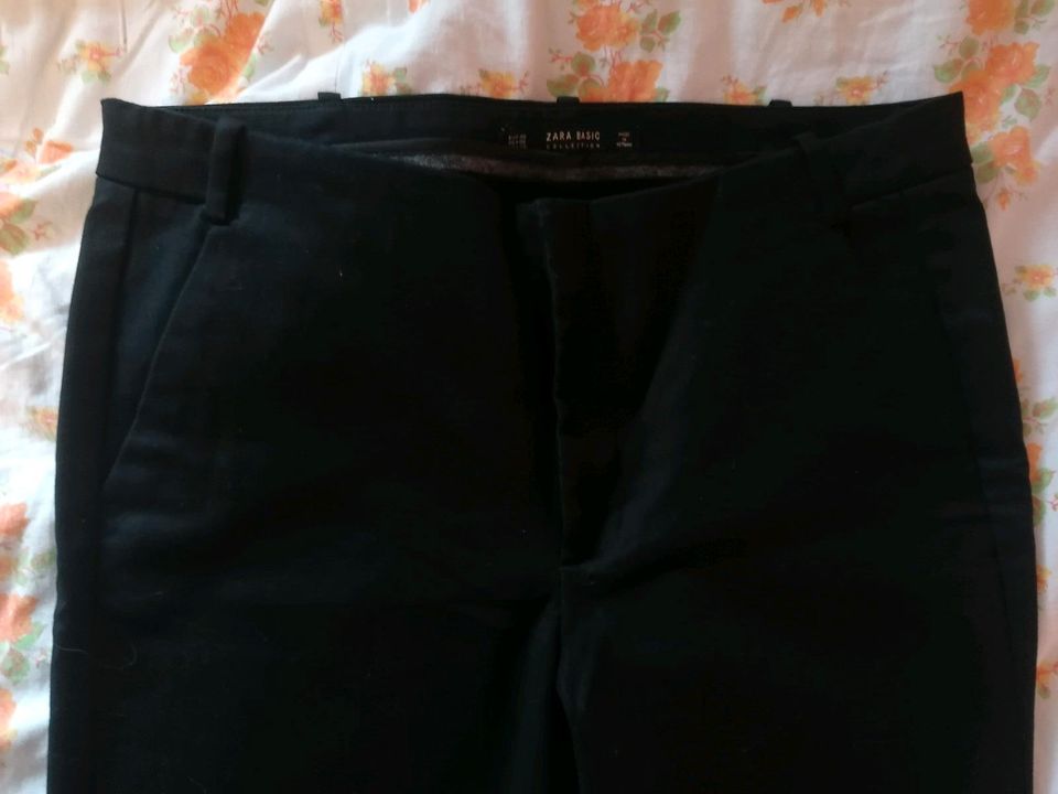 Schwarze festliche feine Hose von Zara Gr. 38 in Kiel