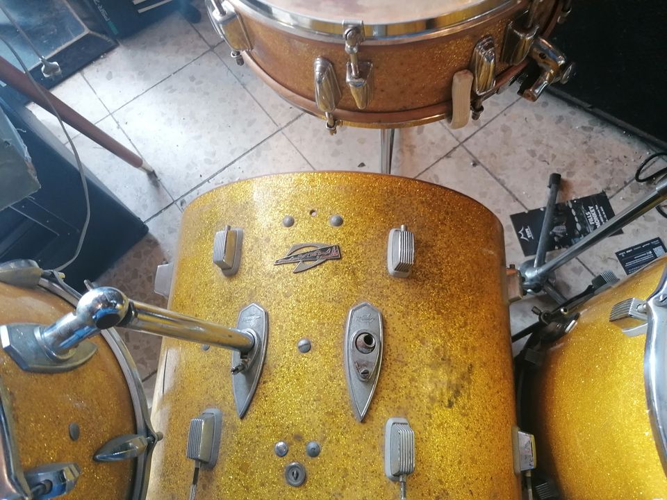 altes Goldflitter Schlagzeug gemischt aus Trixon Premier Lefima in Berlin