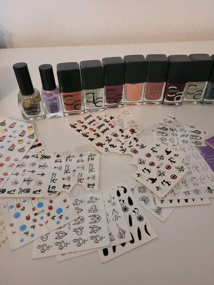 Nagellack Sammlung catrice mit nagelsticker in Lahnau