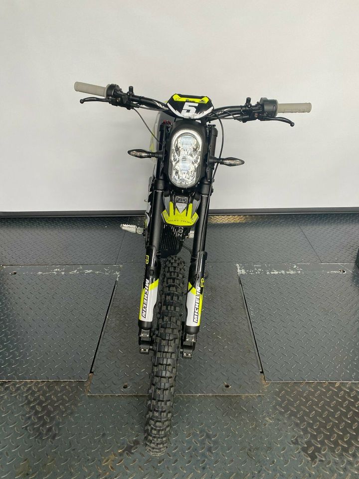 Sur-ron Firefly Elektro Cross E-Bike Surron, Suzuki RMZ Design in Wiesau