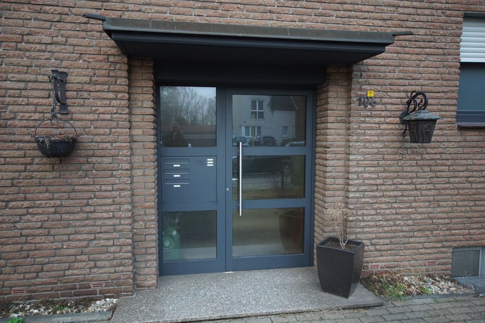 Pure Gemütlichkeit sucht Bewohnerschaft für Dachgeschosswohnung im 3-Parteien-Haus inkl. Garage in Oberhausen